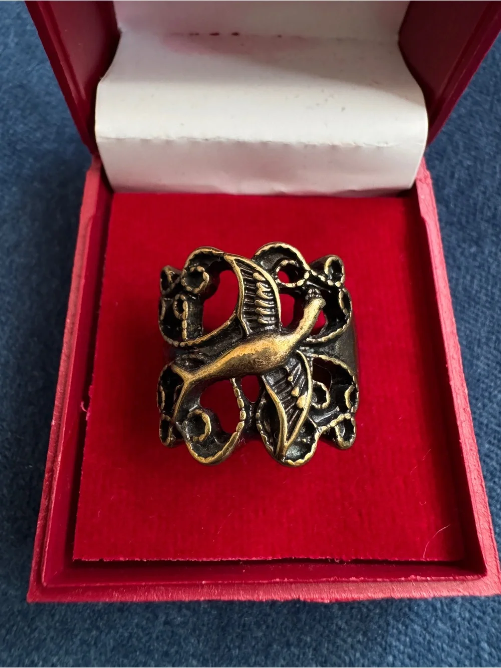 Vintage gold tone bird accent statement Ring size 7